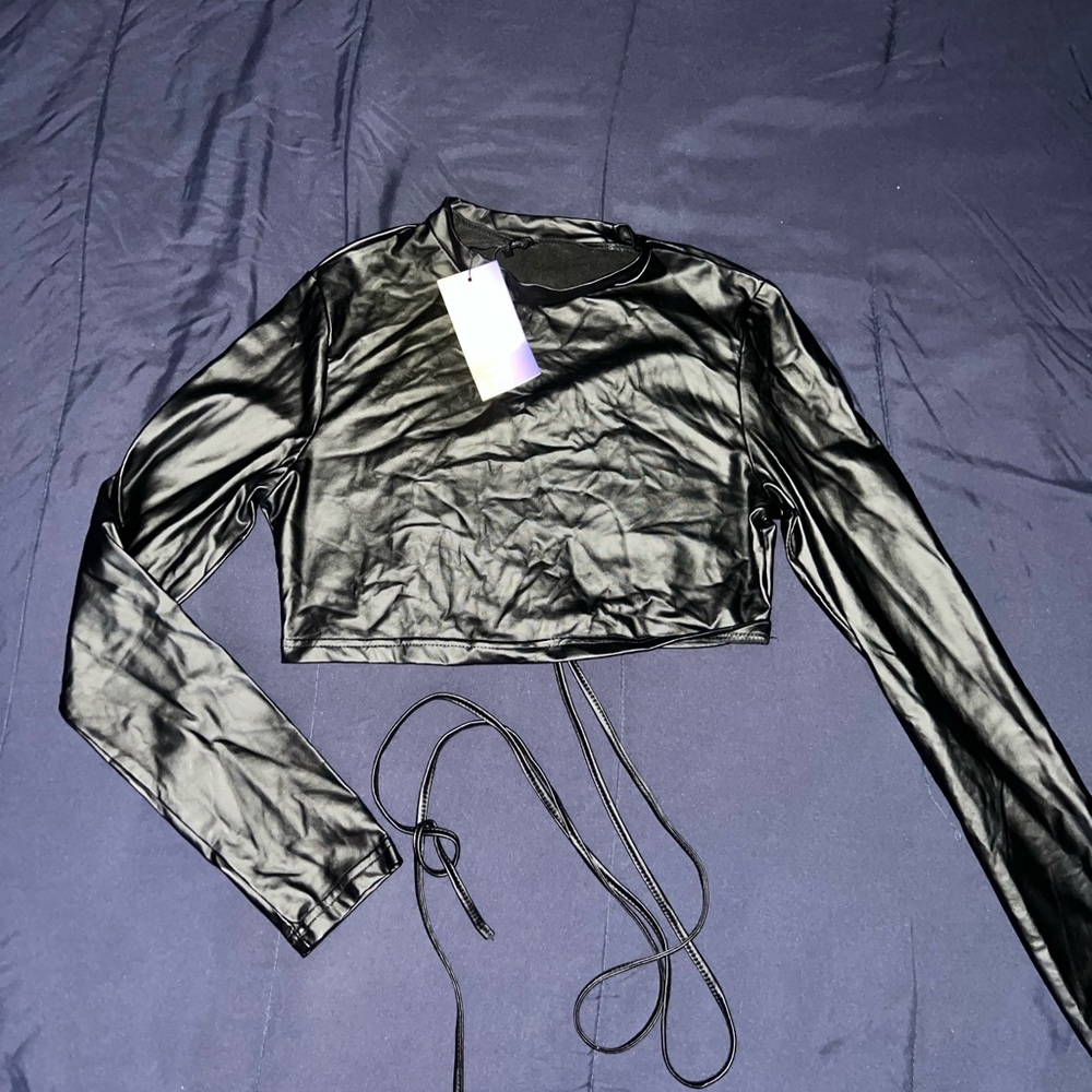 Black Long Sleeve Crop Top